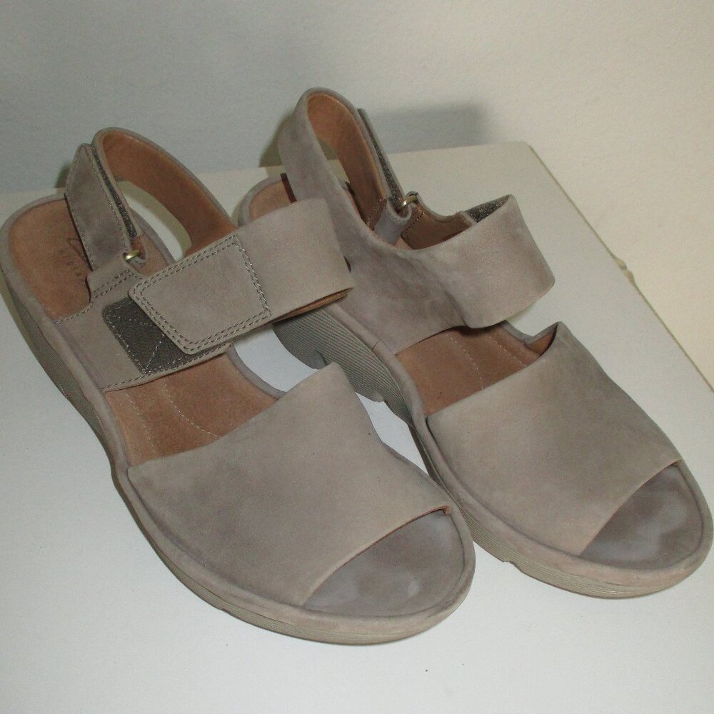 Clarks Artisan Womens Fawn Suede Ankle-strap Platform Wedge Sandal NWOB - 8.5M